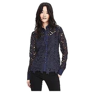 🆕 🔥 Banana Republic Classic Fit Lace Shirt
Navy Blue XL